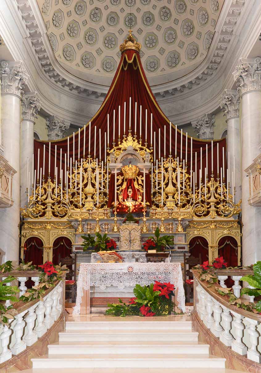Interno della chiesa parrocchiale di San Giovanni Bianco